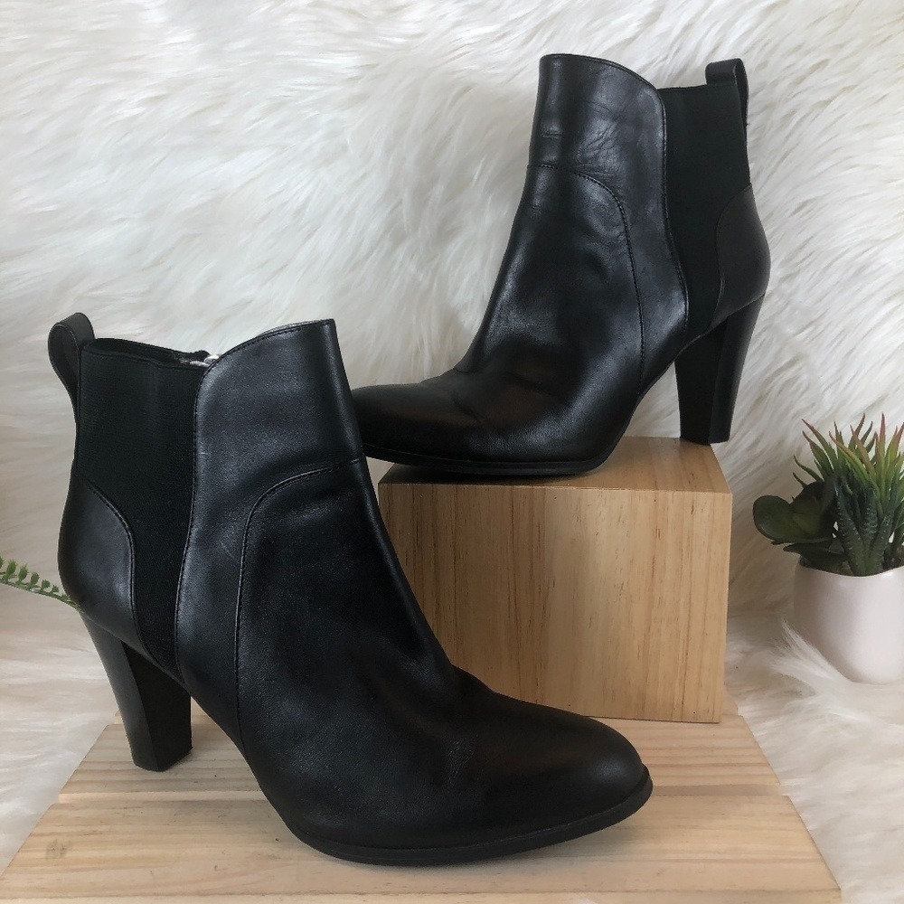 Adrienne Vittadini Black Leather Side Zip Ankle Booties Women's Size 8.5
